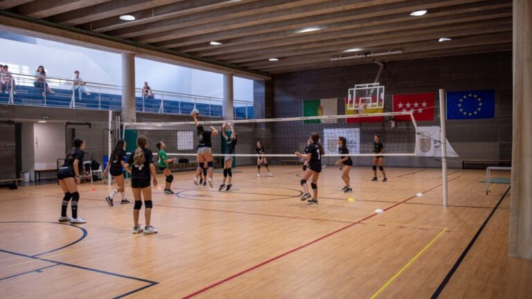 Presentación institucional de la convocatoria de ayudas al deporte 2025 por parte del Ayuntamiento.