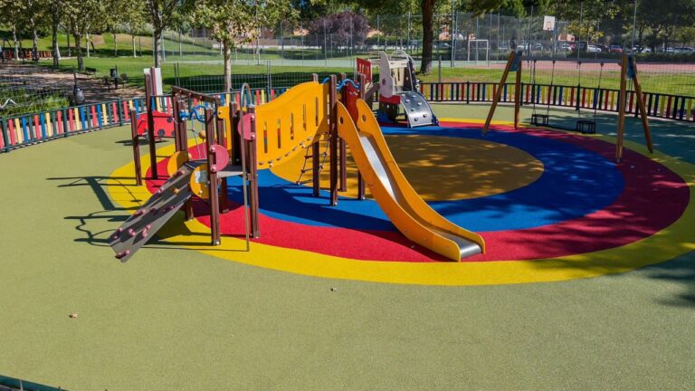 Nueva superficie de caucho en el parque Sofía de Grecia