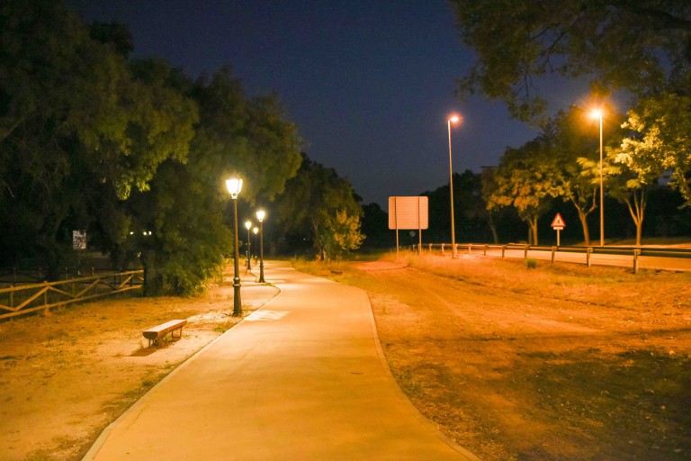 64 nuevas farolas LED en el paseo del Arroyo de la Fresneda