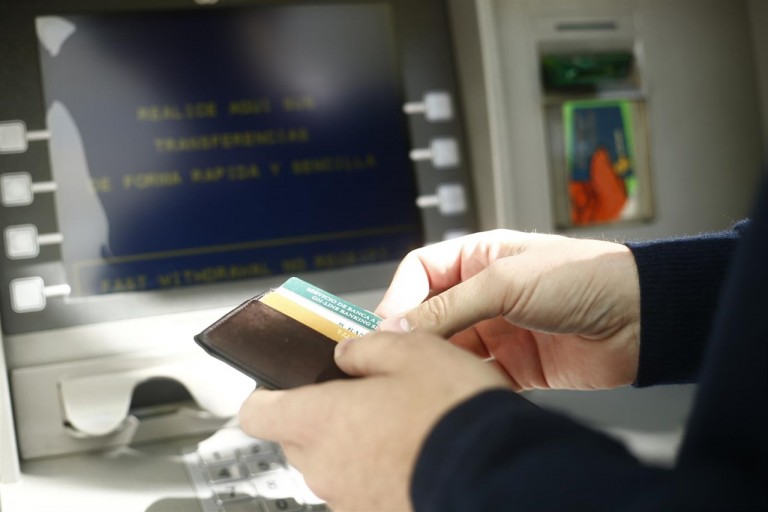 Los cajeros de Boadilla no pagan tasa