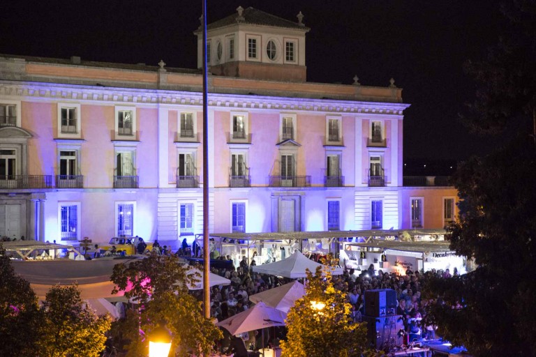 El Mercado de Palacio, resguardado de la lluvia
