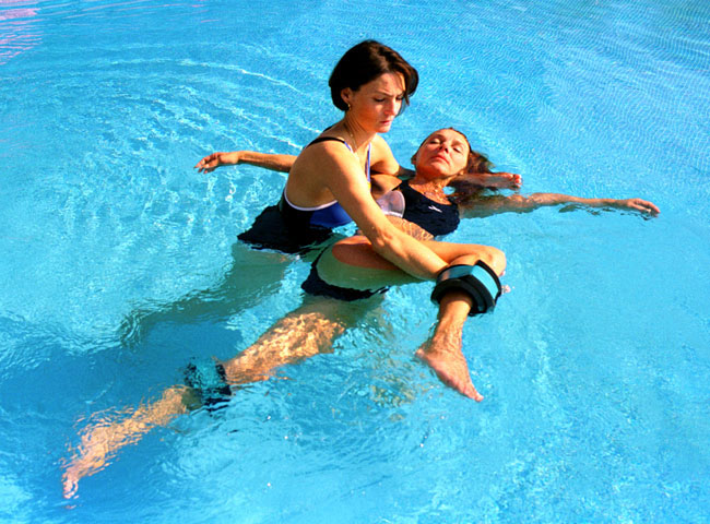 Así es el servicio de fisioterapia de la piscina cubierta municipal