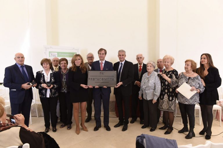 Víctor Arribas, padrino de lujo de la revista de los mayores de Boadilla