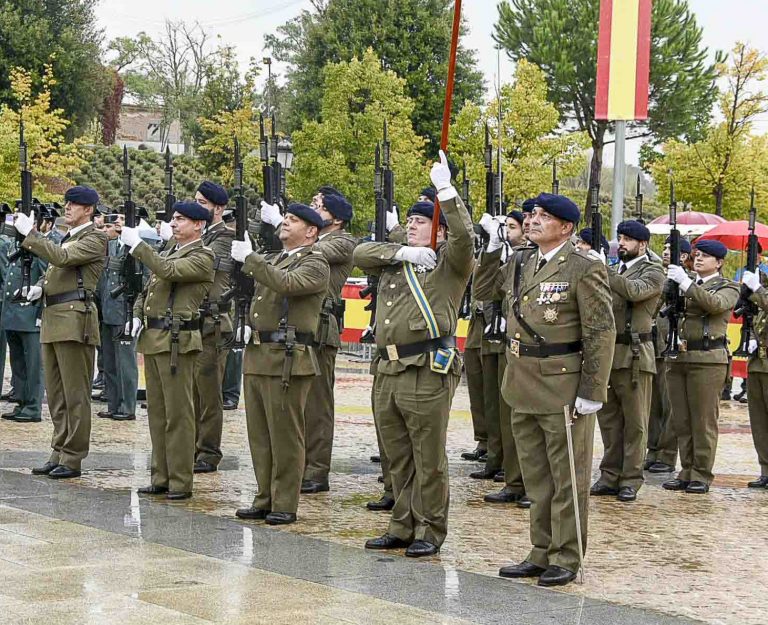 Un homenaje a la memoria de los militares fallecidos en acto de servicio