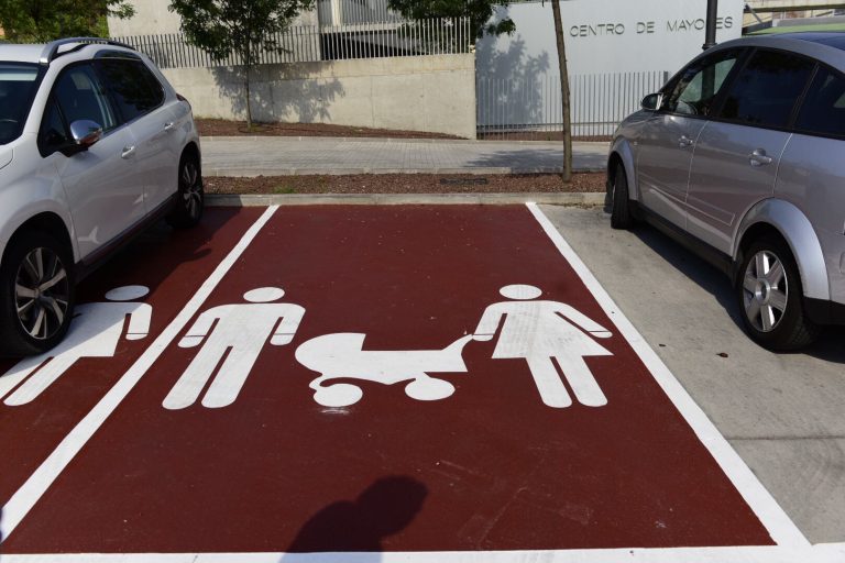 Aparcamiento preferente para familias numerosas y embarazadas