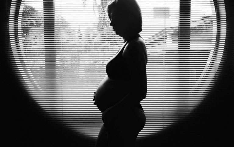 La ayuda a embarazadas en riesgo de exclusión social se amplía hasta los 35 años