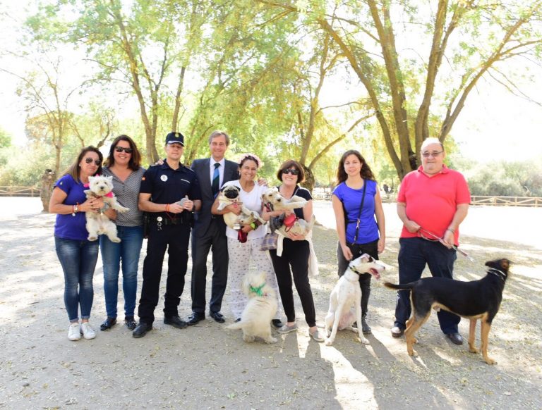 La Policía de Boadilla adquiere un lector de microchip de perros y gatos
