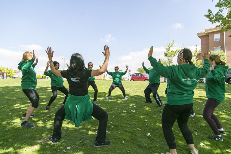 Yoga y taichi en los parques para los mayores de Boadilla