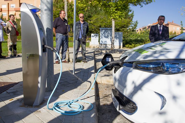 Los vehículos ‘cero emisiones’ no pagarán en la zona de estacionamiento limitado