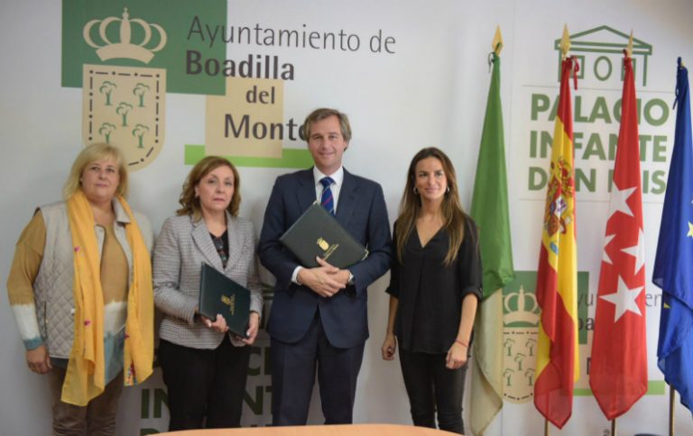 Los alumnos de educación especial del centro Gil Gayarre realizan sus prácticas en el ayuntamiento