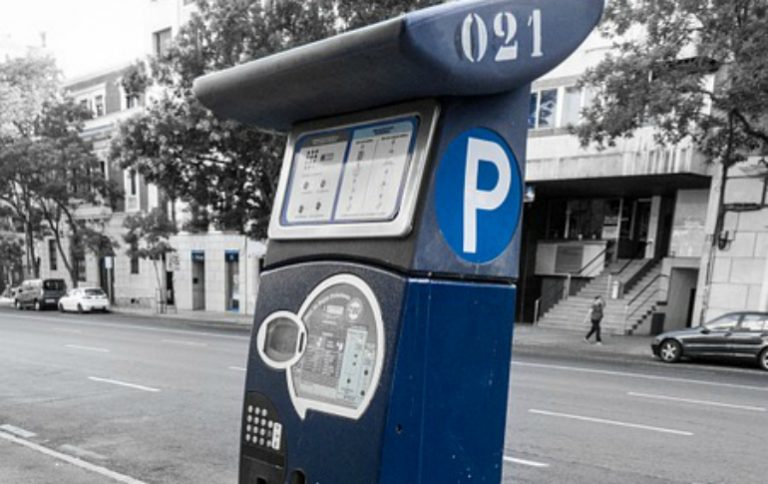 Boadilla permite a sus conductores pagar el parquímetro vía app