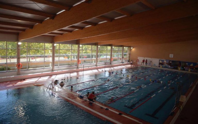 La piscina cubierta cuenta con nuevas mejoras para la seguridad y comodidad de los usuarios
