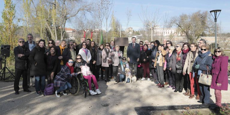 Un monolito en reconocimiento de los voluntarios de Boadilla