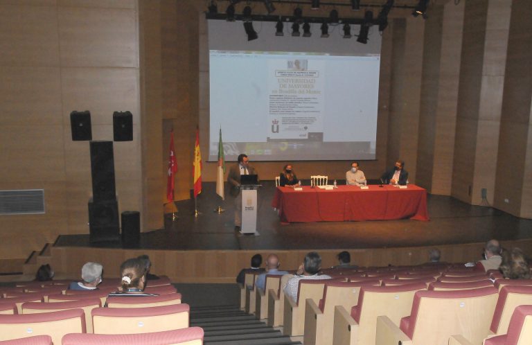 Primer «día de cole» en la Universidad para Mayores de Boadilla