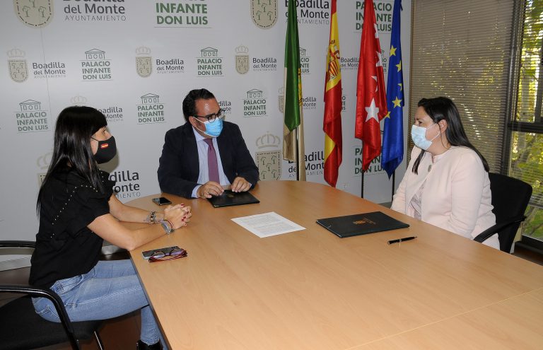 Boadilla y la Fundación Once del Perro Guía seguirán caminando juntos