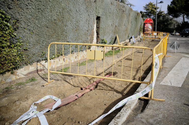 Boadilla continúa con los trabajos de acerado en las urbanizaciones históricas