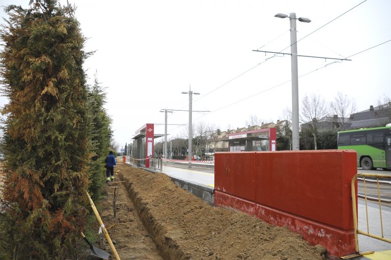 El Ayuntamiento renueva el alumbrado de varias zonas en residencial Las Eras