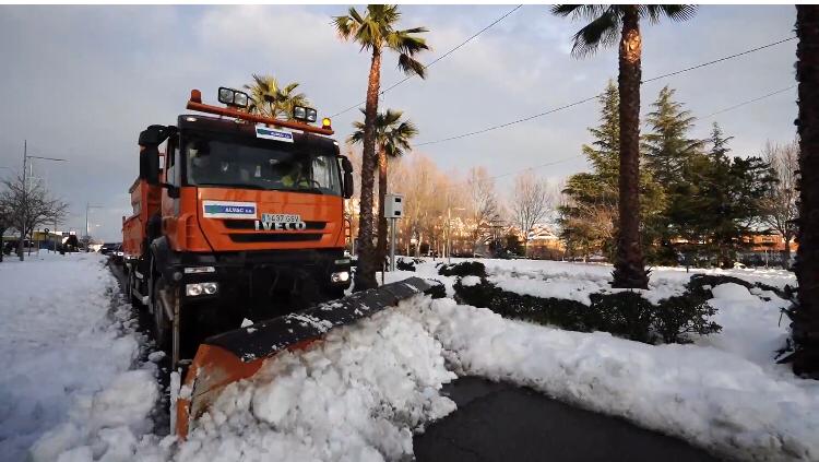 Más del 60% de calles y carreteras de Boadilla están transitables y libres de nieve