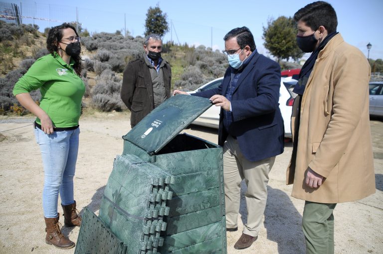 Las urbanizaciones históricas ya disponen de compostadoras