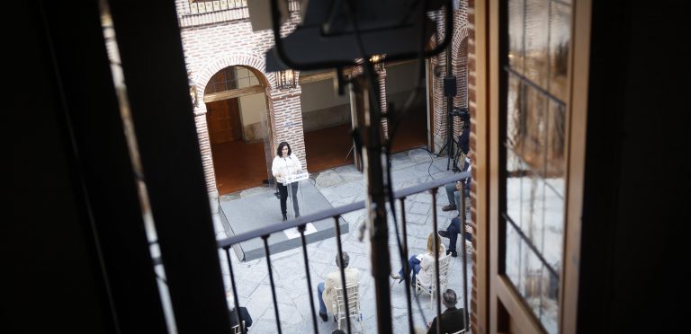 Ayuso asiste al balance de Gobierno en Boadilla y acusa a Sánchez de “abdicar como presidente de los madrileños”