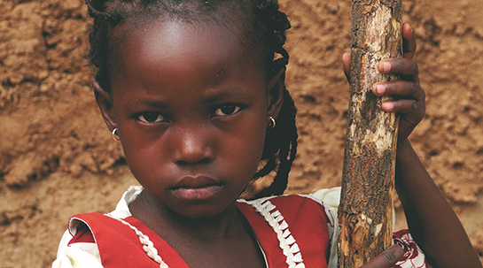 Concienciación contra la mutilación genital femenina en forma de exposición