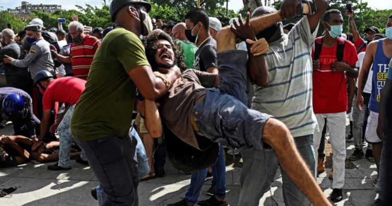 El Ayuntamiento exigirá «el fin de la violencia injustificada» en Cuba