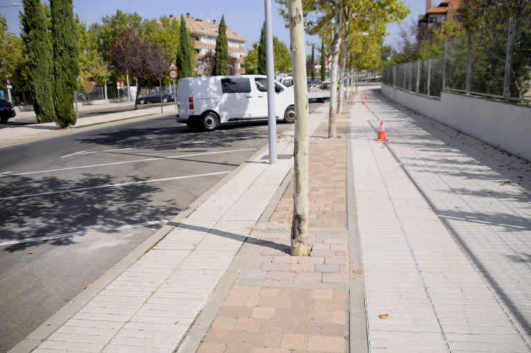 Comienza el solado de alcorques en Boadilla