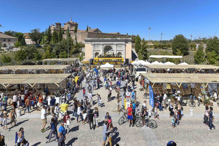 Artesanía, gastronomía y ocio en la primera edición del Mercado de los Jardines de Palacio