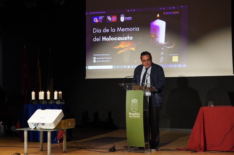 La ciudad rinde homenaje, un año más, a las víctimas del Holocausto