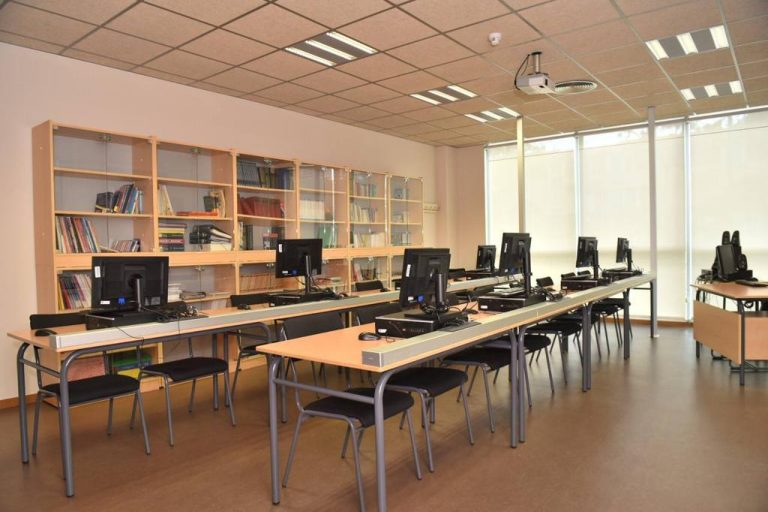 Abierta la matriculación en la Escuela de Adultos y los cursos de programación y de inglés