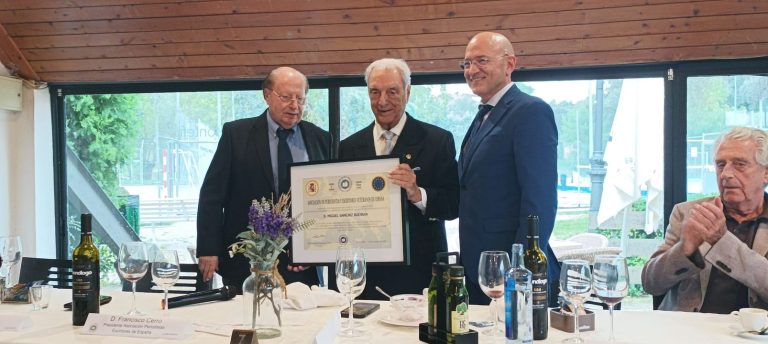 APEVE nombra socio de honor a Miguel Sanchiz en una comida en el restaurante La Montefiore