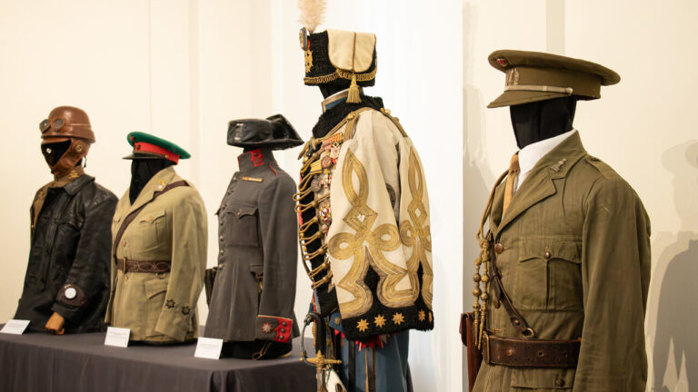 trajes militares